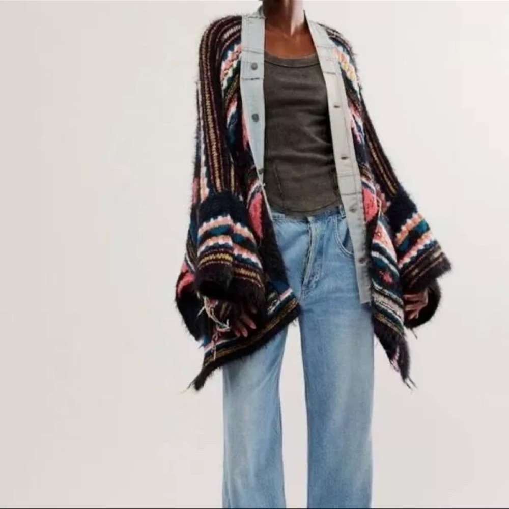 Free People Running Wild Poncho Pockets Fuzzy Oversized M/L Frayed - Picture 3 of 7